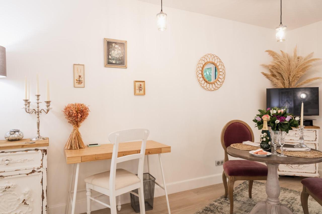 The French Boudoir Apartment Epernay Ngoại thất bức ảnh