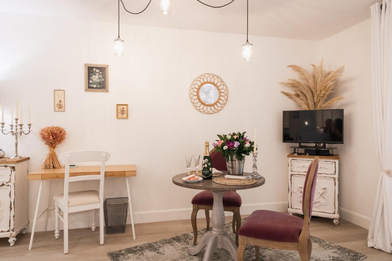 The French Boudoir Apartment Epernay Ngoại thất bức ảnh